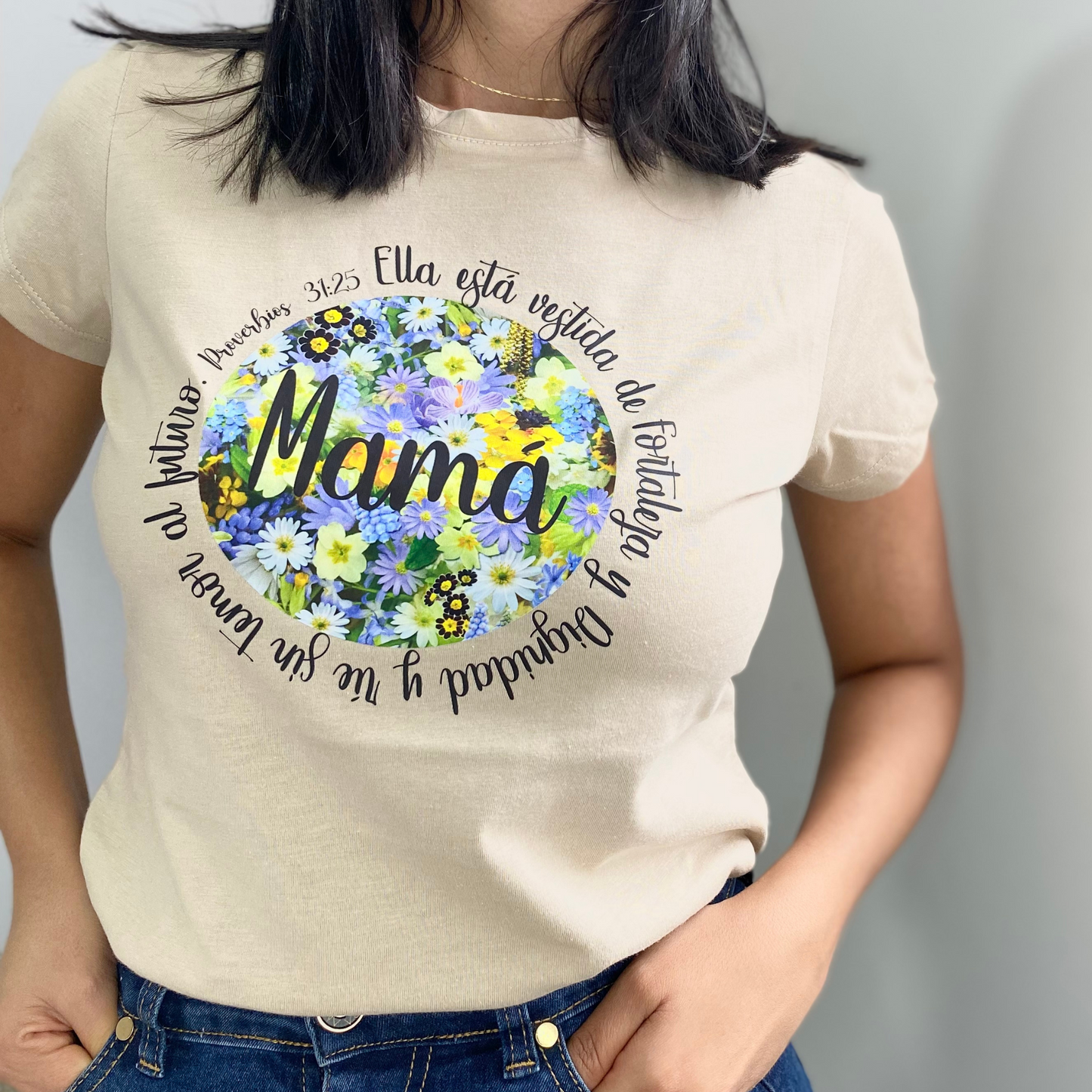 Camiseta mamá Proverbios 31:25