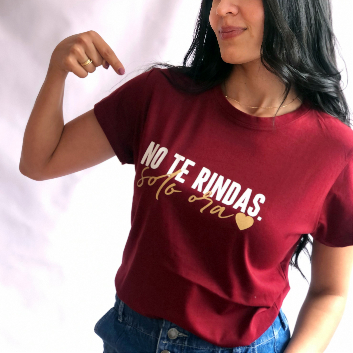 Camiseta no te rindas solo ora